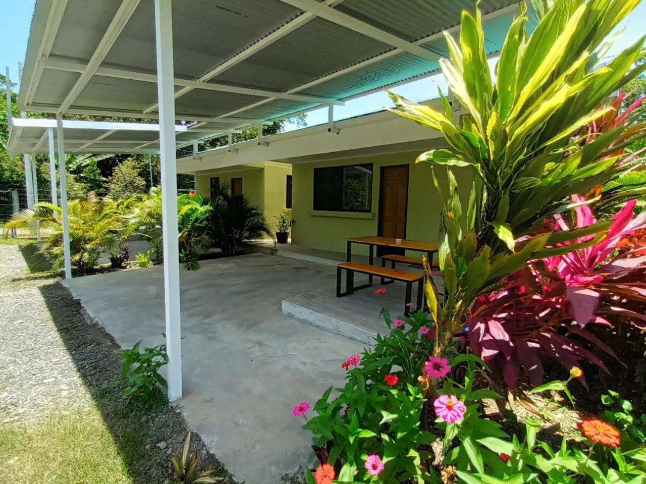 Serenity Houses Cahuita Esterno foto